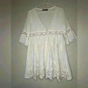 ORIGAMI by Vivian BOHO lite white lace ornate button down V-Neck w/bell sleeves